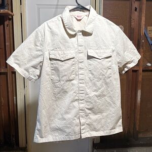 Men's Levi’s workwear shortsleeved button up shirt in a off white color